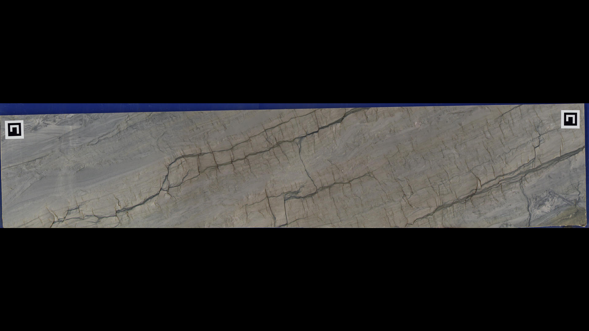 CLOUDS Quartzite Slabs