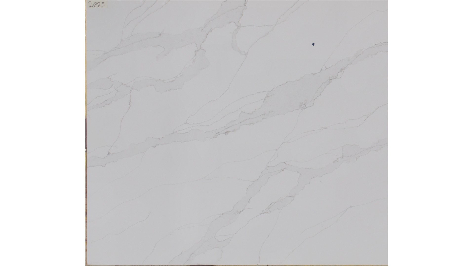 Zuri 2cm Jumbo Size Polished Quartz Arizona Tile Slabs