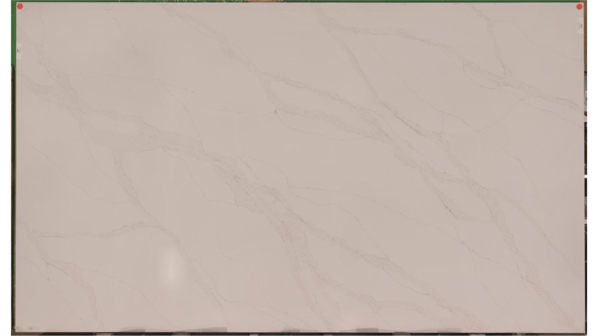 Calacatta Safyra 3cm  Q Quartz (AZ) Slabs