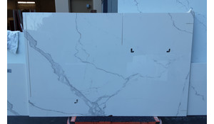 Calacatta Isla Porcelain